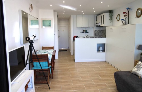 Port Cogolin Apartment | Studio for 2 people with a view of the marina in Cogolin