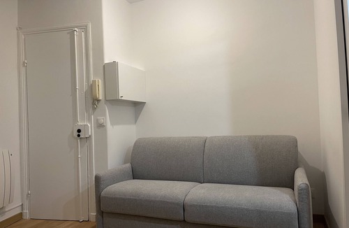 Saint-Mande Apartment | Studio (separate bedroom) refurbished
