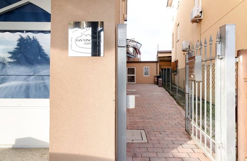 Peraga House | Studio with private bathroom is a part of the San Vincenzo Rooms Guest House and is perfect for 2 guests. The accommodation is located in the renovated period building in Vigonza, which is 10 minutes by car from the center of Padua and on the direct rout