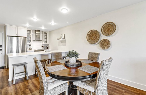 Harbour Town Condo | Stunning Harbour Town Penthouse Flat in Sea Pines, Spectacular Location!