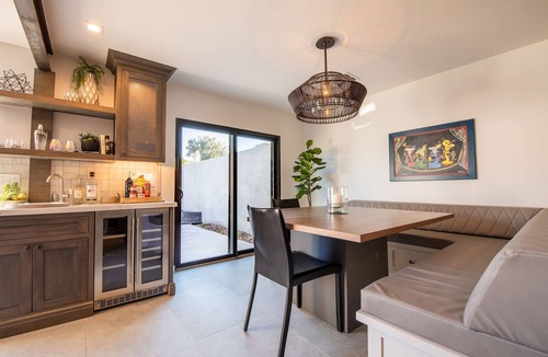 South Scottsdale House | STUNNING RENOVATION! ALL NEW! McCormick Ranch 3 King Beds Garage HTD Pool