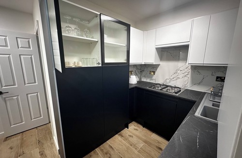 Notting Dale Apartment | Stylish Flat w/Garden in Notting Hill