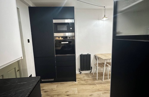 Notting Dale Apartment | Stylish Flat w/Garden in Notting Hill