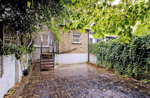 Addison House | Stylish Garden Retreat Near Holland Park & Westfield