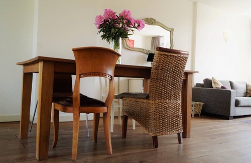 Museum Quarter Apartment | Sunny, Charming 2 Bedroom Apartment Walking Distance to the Canals of Amsterdam