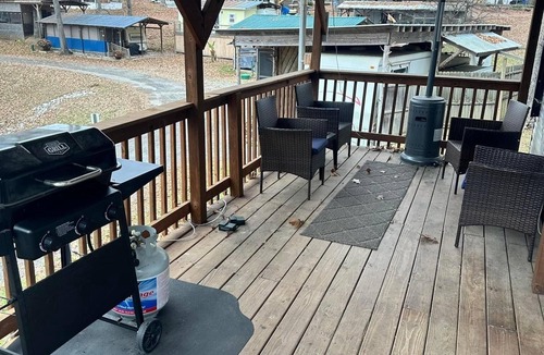 Dandridge RV Rental | Sunset Seeker is a cozy camper with Hot Tub and Gorgeous Lake Views!