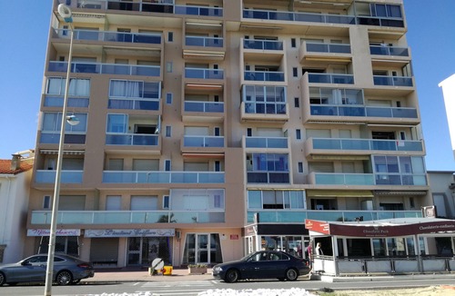 Le Grand Large Apartment | T3 seafront terrace 4 people near downtown private parking