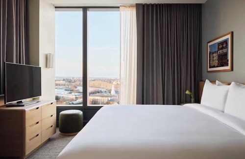 Lower Allston Hotel | Terrace Suite | The Atlas Hotel | Near MBTA Transit | Relaxing Stay near Harvard