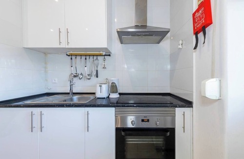 Amadora Apartment | This apartment is a 1 bedroom(s), 1 bathrooms, located in Venda Nova, Lisboa.