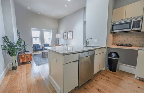 Back Bay Apartment | Unbeatable Location! Newbury St. 1BR