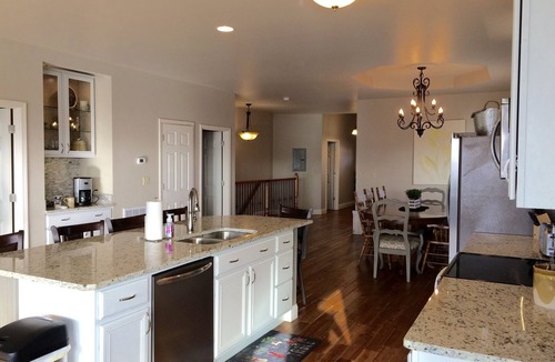 Dandridge House | Updated lake front 7 bdrm 5 bath home with views of the lake, Mtns, Marina