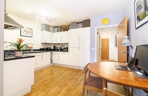 Haggerston Apartment | Urban Chic: Modern Flat East London next to canal