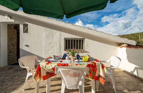 Sant'Antioco House | Vacation Home 'Il Lentischio - Rosmarino' in Cala Lunga 200 Metres from the Sea