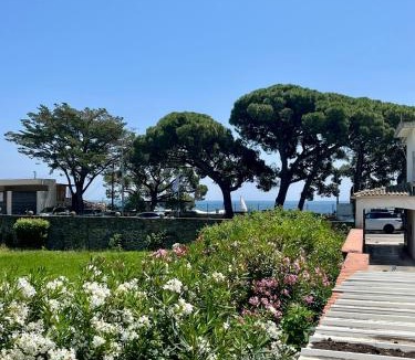 Plage de la Garonnette Villa | Villa Fruitier, Sunny Pool villa near the sea & beach, DOMAINE L'OISEAU BLEU