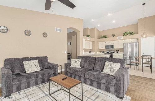 La Buena Vida House | Walk -Stadium-dining-Bars-breweries-Theatre-Arena. Near baseball spring training