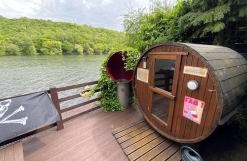 Horton Cabin | Waters edge boathouse Rudyard lake short breaks kayaks fishing hottub