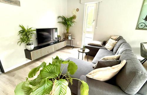 Heppens Apartment | Wilhelmines Hafenliebe am Park mit Balkon, Netflix, & Privatparkplatz