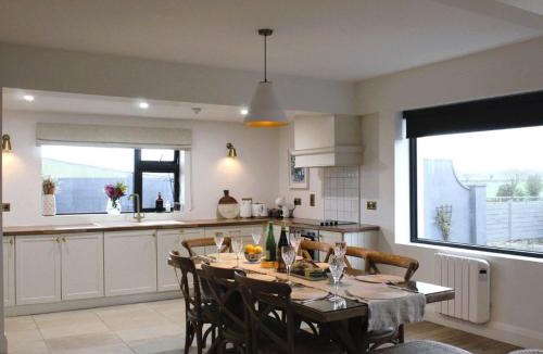 Cashel House | Willow Lodge Cashel- Rock View- 4 bedrooms, 4 bathrooms- Cosy lodge