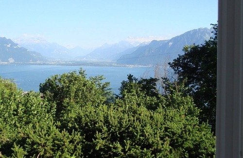Chardonne House | Wonderful private villa for 5 people with WIFI, TV, patio, panoramic view and parking