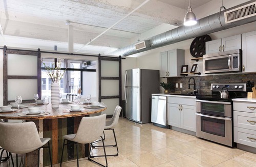 Gaslamp Quarter Apartment | Woolworth Loft - Modern 3BR Apt Steps from Gaslamp