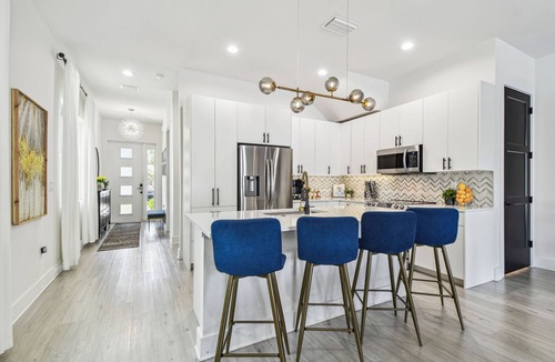 Tampa House | Your Private 3/3 Rooftop Retreat Dwntn Kingbed