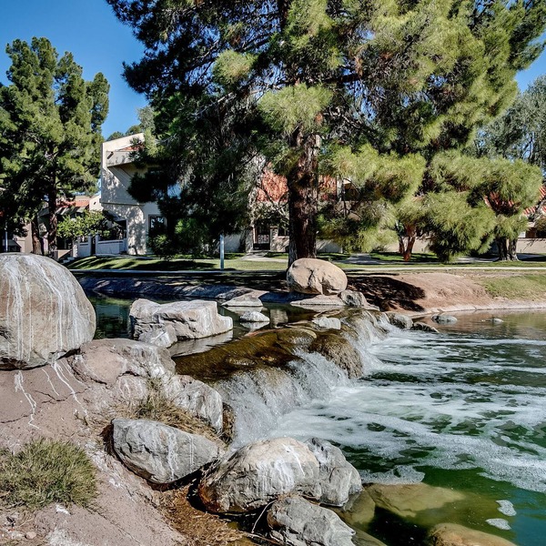 More than 250 AMAZING 5-star reviews! Lakefront 2BDR, 2Baths+ HEATED Pool