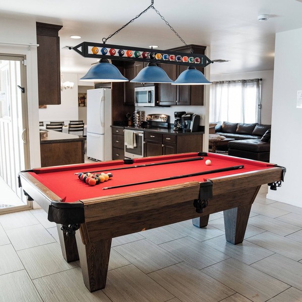 Old Town Scottsdale 5-bedroom hot tub pool putting green pool table = FUN!