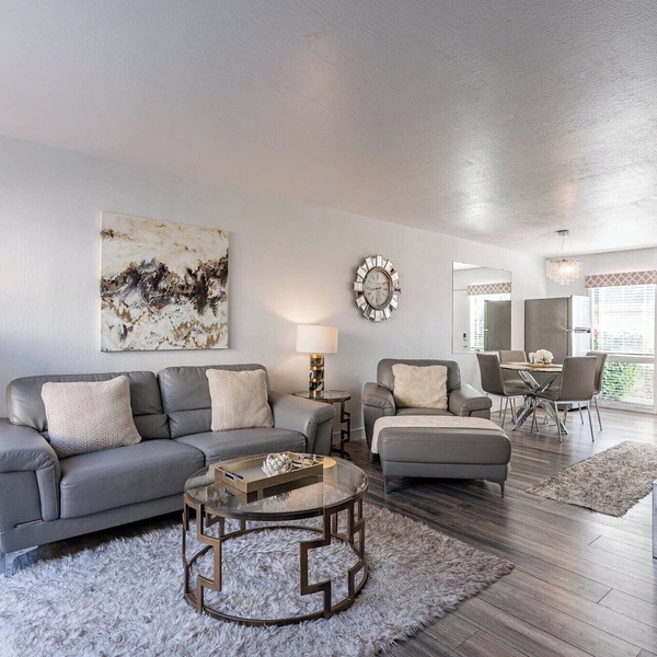 Remodeled Modern 2 Bed/2 Bath Townhouse in the HEART of Scottsdale