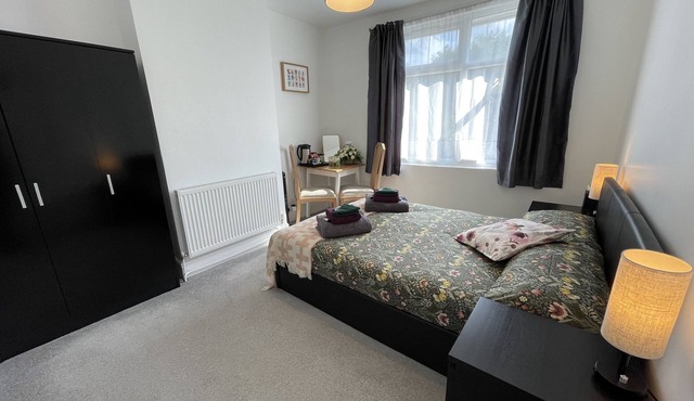 1 Double Bedroom in Sudbury Hill - 10 mins from Wembley Stadium