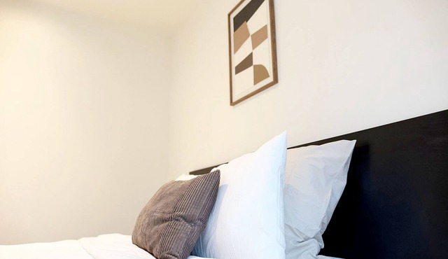 15 Min to Center - Cozy Room in Shared Apt w/WIFI