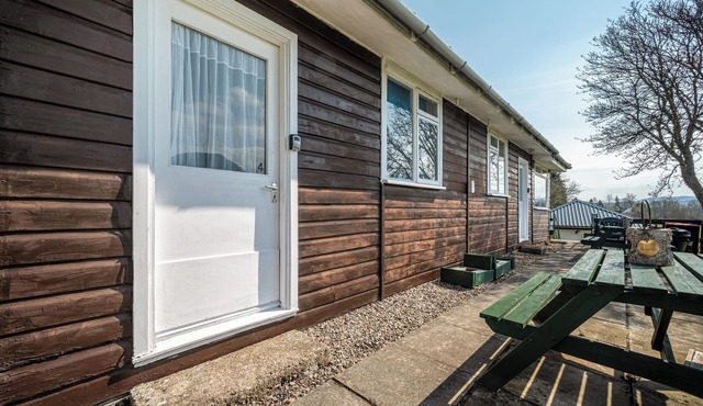 2 Bed Chalet - Sleeps 4 - River and mountain views