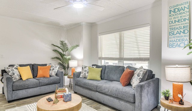 < 2 Mi to Coast: St Pete Beach Gem w/Pool Access
