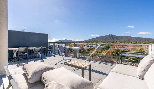 2BR Penthouse w/Breathtaking View!