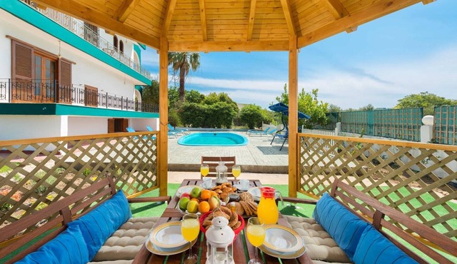 3-Bedroom Apartment with Private Pool, Sea View, Wi-Fi and Air Conditioning