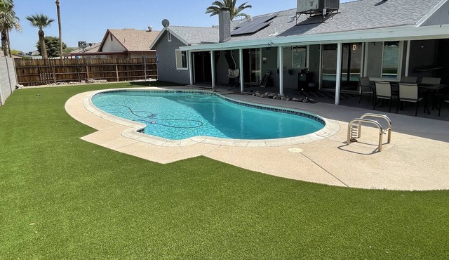 3 Br with a pool. Quiet neighborhood. Pets allowed. BBQ. Centrally located.