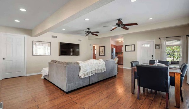 3BR Retreat in St. Pete - Close to beaches