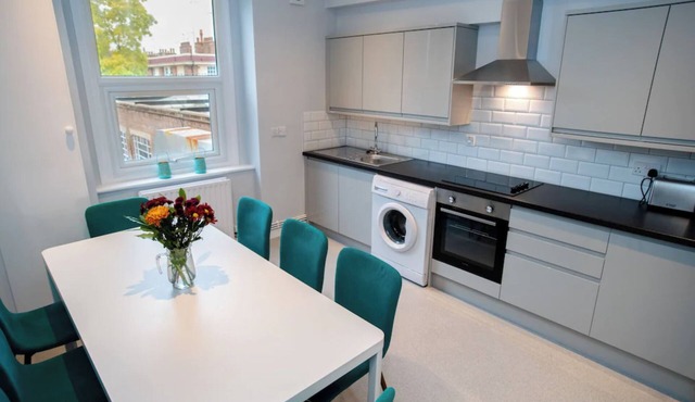4 Bedroom Apartment with Living Room and 3 Levelsn
