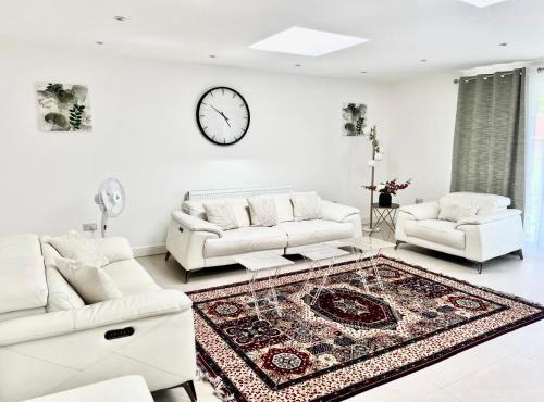 4 Bedroom Home Edgware Ground Floor