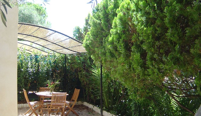 40 m² duplex apartment with air conditioning in villa with garden and parking space