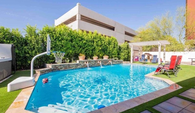 5BD3BR downtown phx w/pool & games