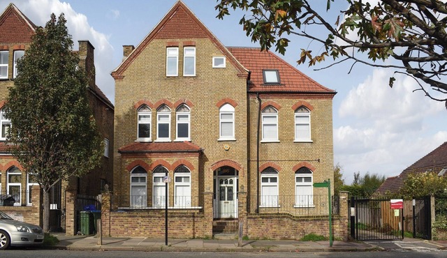 6 bedroom accommodation in New Eltham