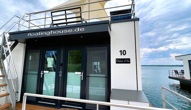9. Schwimmendes Ferienhaus Dolcevita - Schwimmende Ferienhäuser Gräbendorfer See