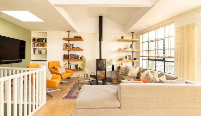 A Gentle Riverside Charm 2 bedroom Mews House