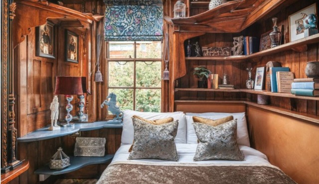 A Theatrical Pied a Terre, Close to Absolutely Everything in Central London.