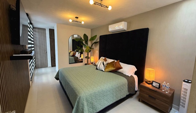 Aguascalientes House with Pool and AC - 10 min from Downtown and FNSM