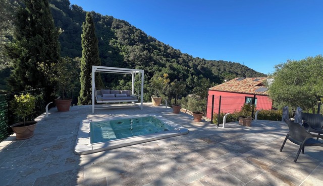 Air-conditioned studio with terrace, jacuzzi & parking - near Nice & Monaco