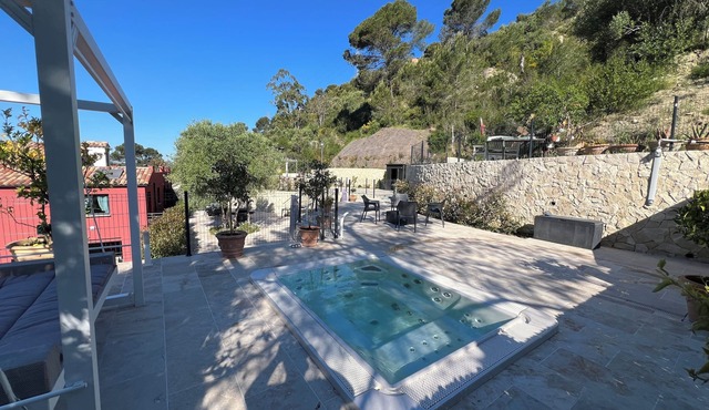 Air-conditioned T2 with terrace, jacuzzi & parking - near Nice & Monaco