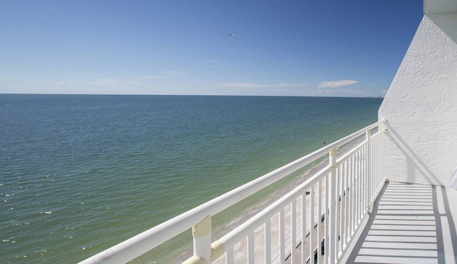 Amazing Views, Quiet Beach! Private Beachfront Balcony Off Primary. Tickets to Top Attractions Daily