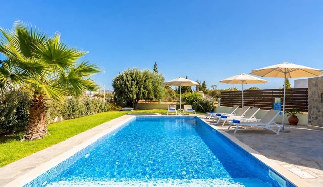 Amphitrite Villa - Four Bedroom Villa, Sleeps 8