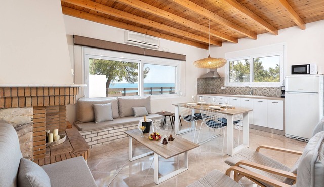 Anastasios Deluxe House Stegna (Amazing View, 300meter from the Beach)